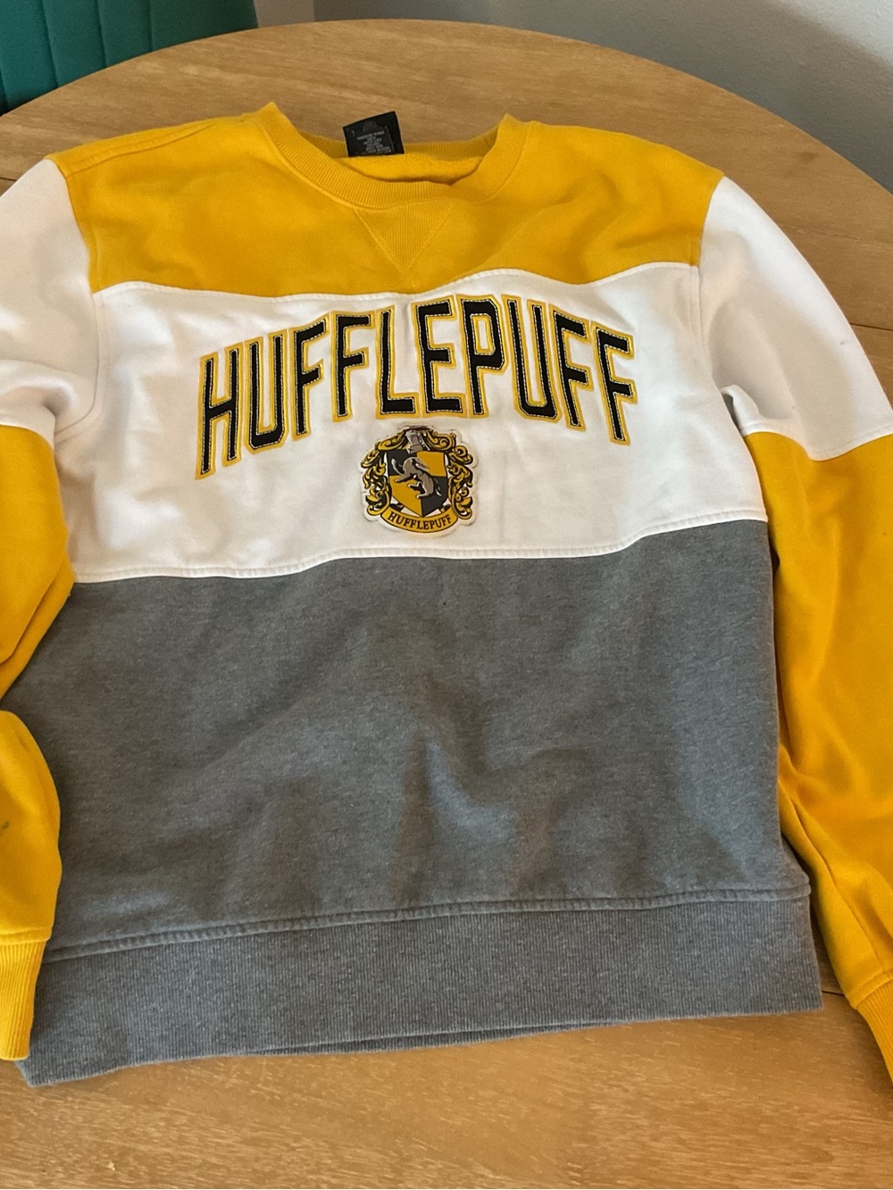 Hufflepuff Large Sweatshirt Universal Studios Good Condition